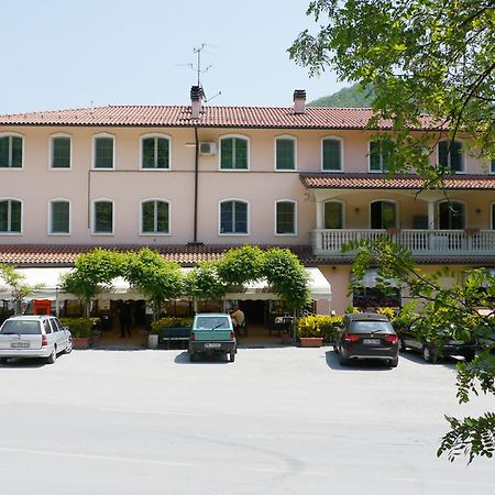Grizzana Albergo Ristorante Sterlina מראה חיצוני תמונה