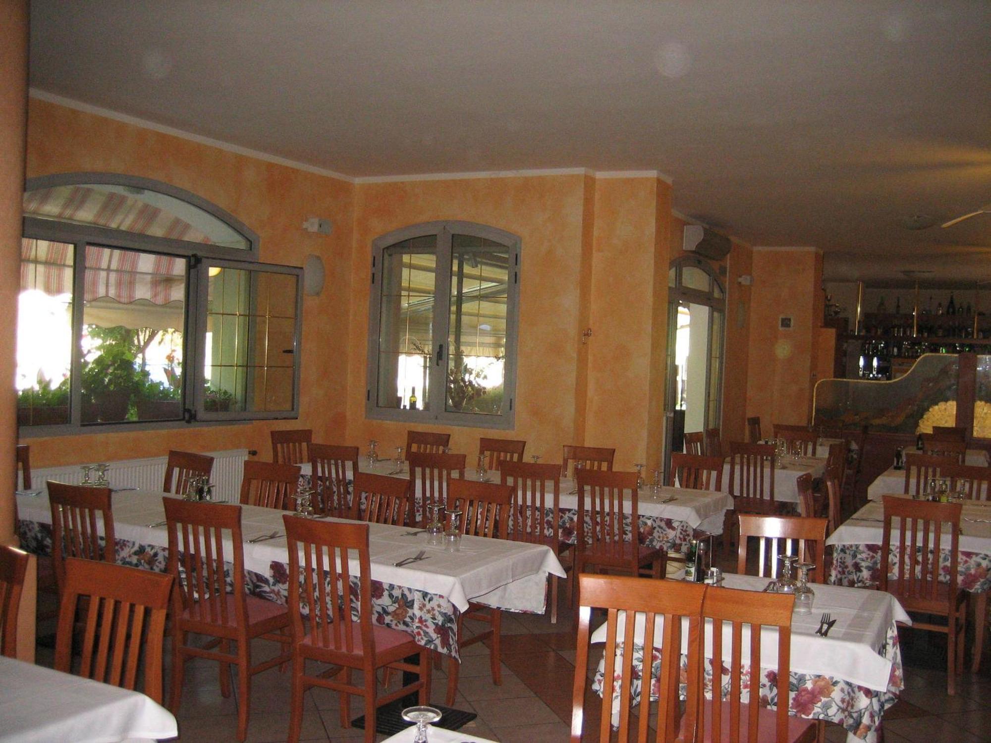 Grizzana Albergo Ristorante Sterlina מראה חיצוני תמונה